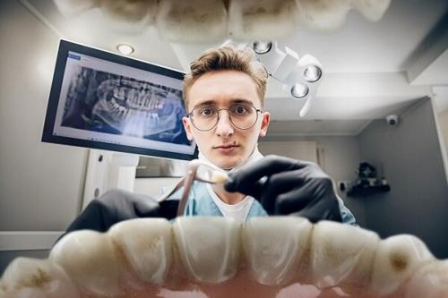 ایمپلنت دندان به زبان ساده چیست؟