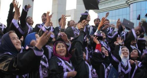 کدام کشورهای همسایه به دانشجویان افغان کمک می کنند؟