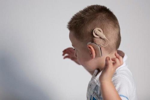 شنوایی بخشی به بیشتر از 10هزار کودک ناشنوا با کمک خیریه بخشش