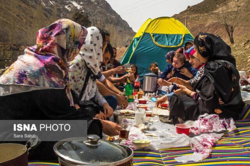 کلوخ اندازون یا رسم هرچه می خواهد دل تنگت بخور!