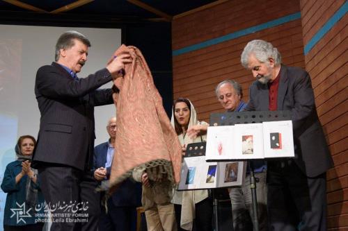 در ستایش زنی به نام میهن