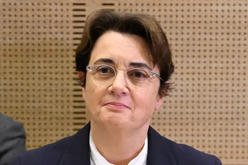 مدیر موزه لوور بعد از سرقت قرن استعفا داد