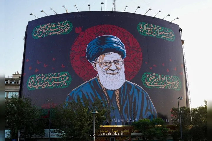 طرحی از رهبر شهید بر دیوارنگاره میدان راه آهن