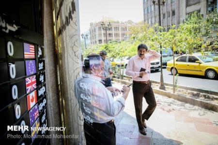 قیمت دلار ۱۰ آذر ۱۳۹۹ به ۲۴۸۵۰ تومان رسید